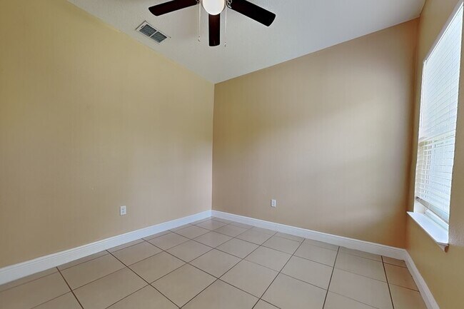 Building Photo - 5017 SW 165th Street Rd