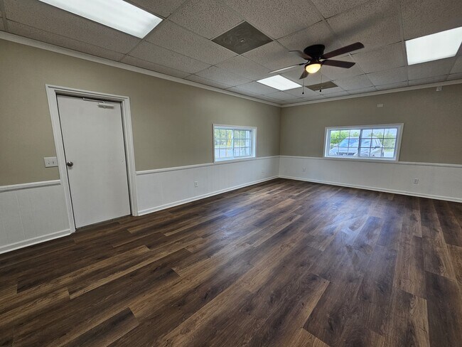 Building Photo - 1198 Holly Springs Rd