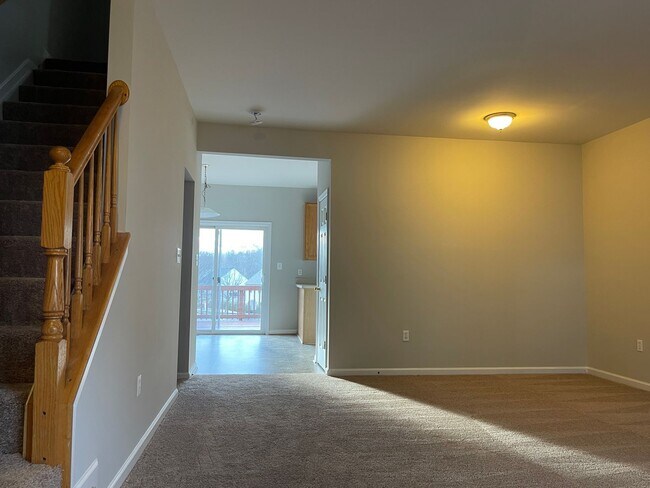 Building Photo - UPDATED TOWNHOUSE IN FREDERICKSBURG - CLOS...