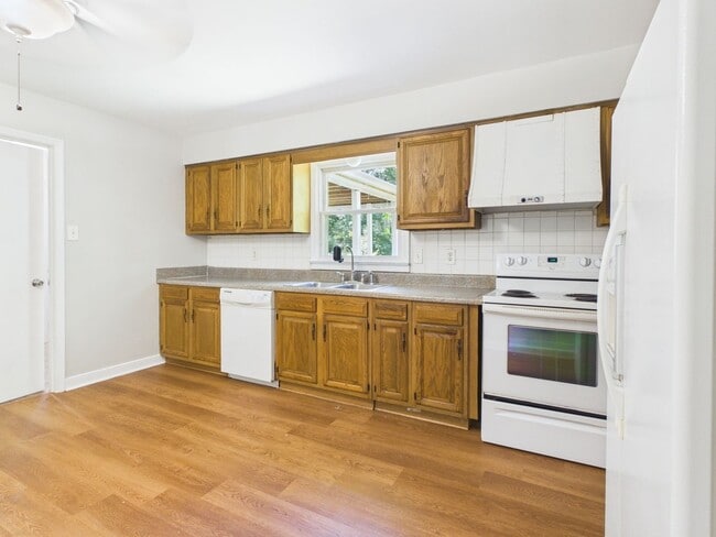 Building Photo - 3041 Clintwood Rd