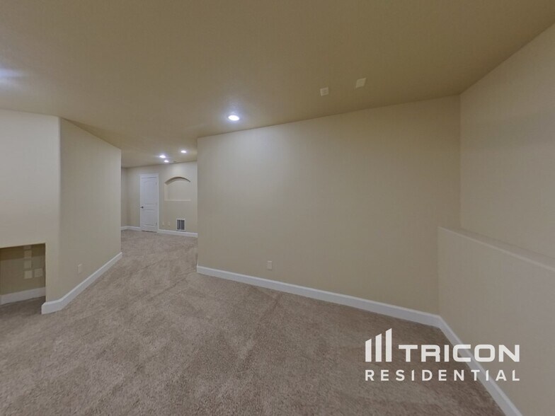 Building Photo - 3993 NW Currawong Ct