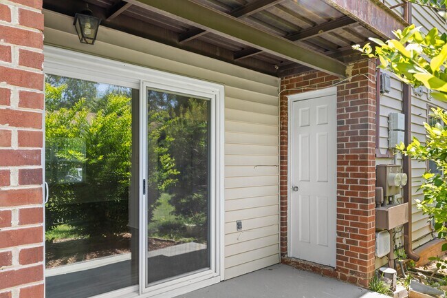 Building Photo - 1208 Manassas Ct