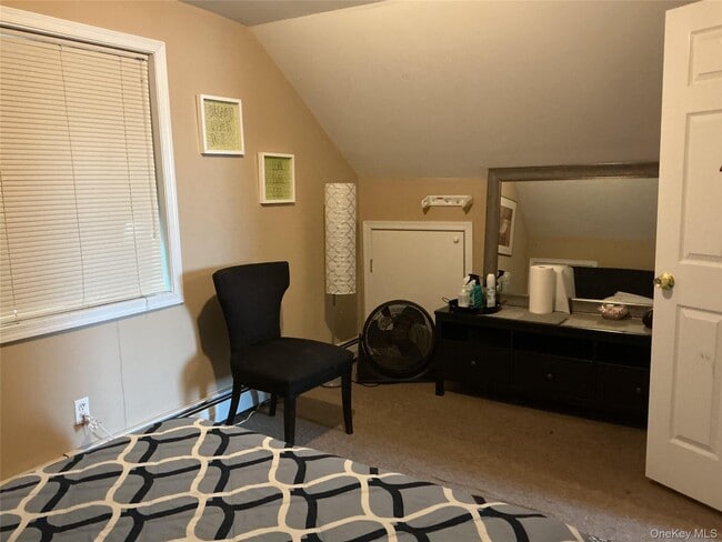 Building Photo - 12 E John St