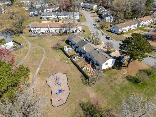 Building Photo - 2008 Fawnwood Common