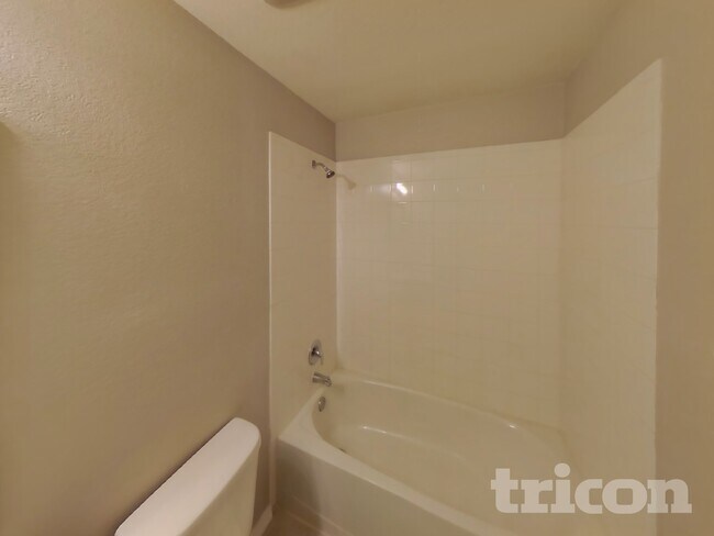 Building Photo - 2060 Brisbon St