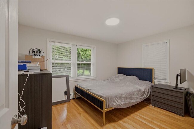 Building Photo - 117 Camp Ave