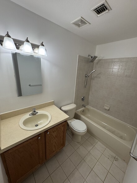 Building Photo - 143 Admiral Ln