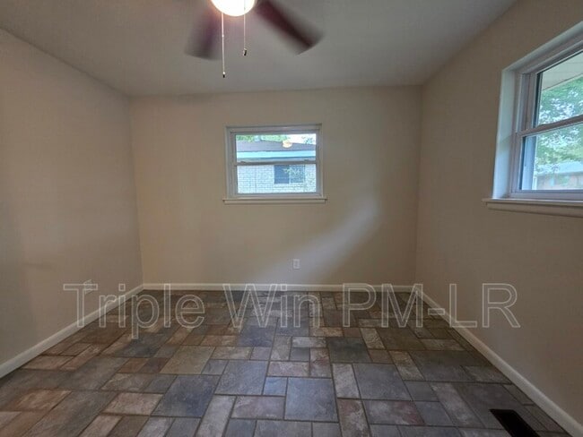 Building Photo - 5425 Chauvin Dr