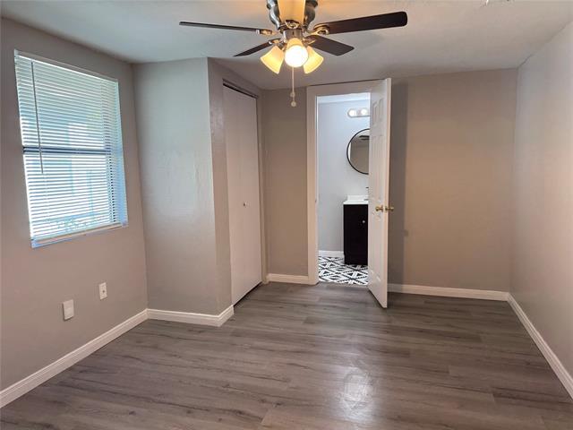 Building Photo - 2218 Farola Dr