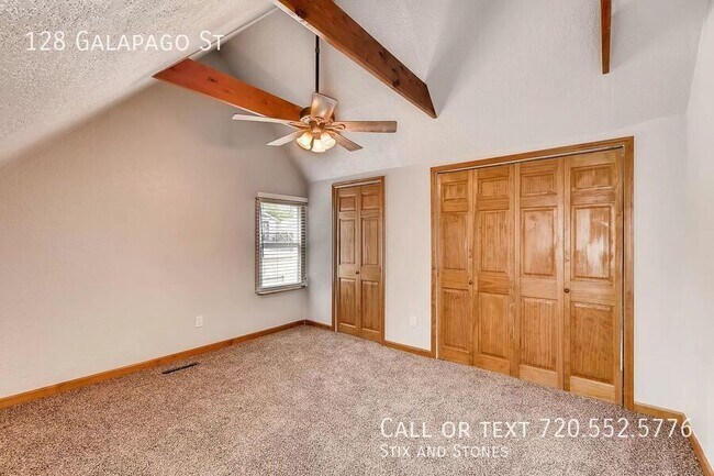 Building Photo - 128 Galapago St
