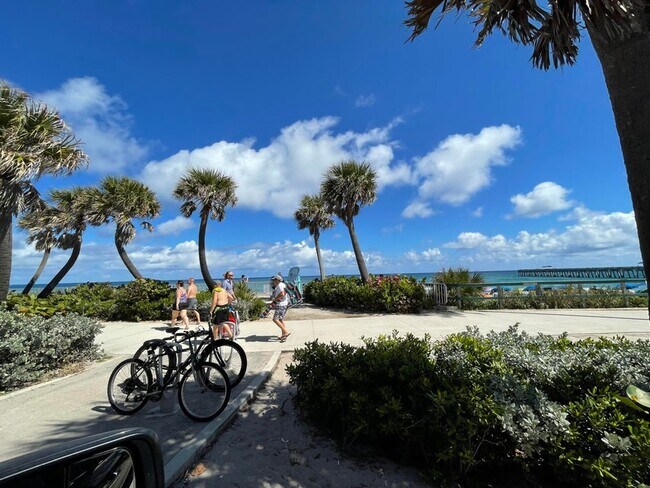 Building Photo - 601 N E St