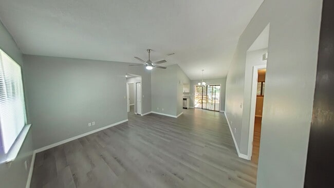 Building Photo - Beautiful 3 Bedroom, 2 Bathroom Home for Rent in Ocala Park Estates – Ocala