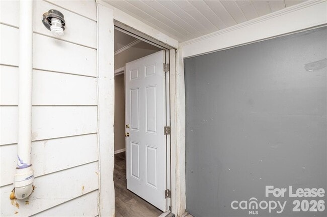 Building Photo - 629 Colston St