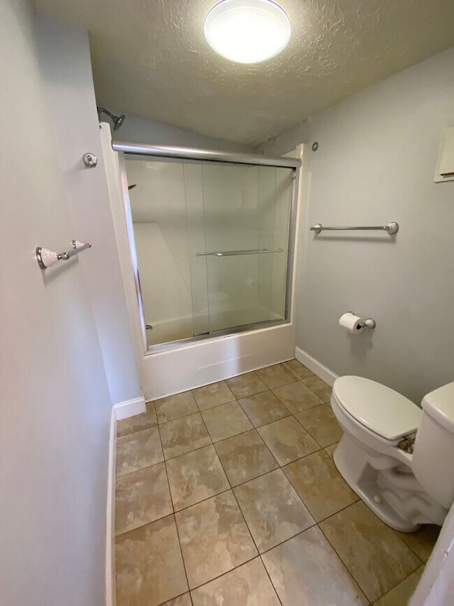 Building Photo - 401 N Augusta St