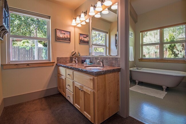 Building Photo - Furnished Contemporary Barn Style Home Ava...