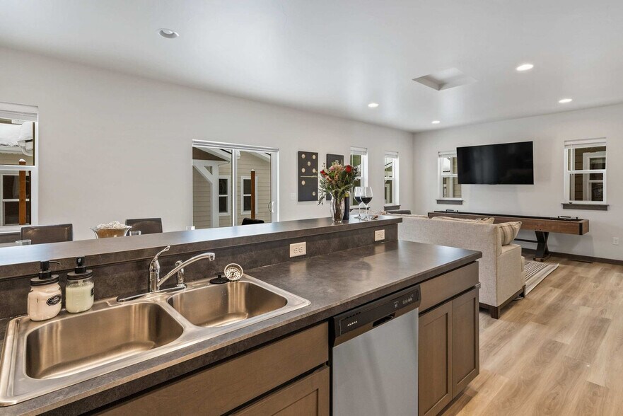 Building Photo - 2942 W Babcock St