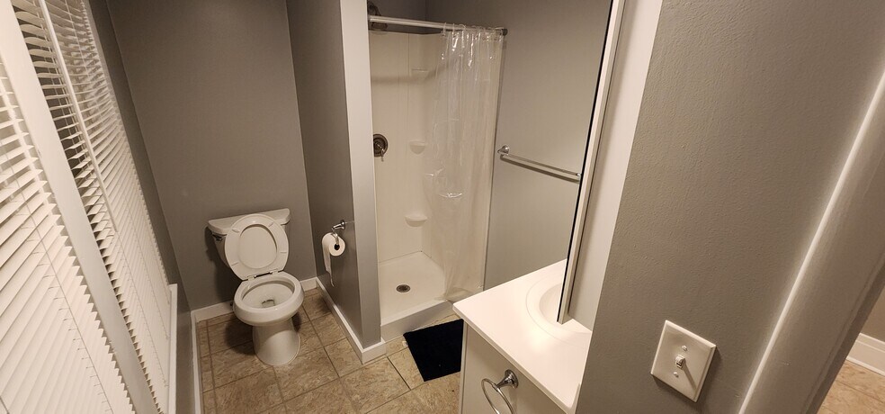 Building Photo - 204 Winspear Ave