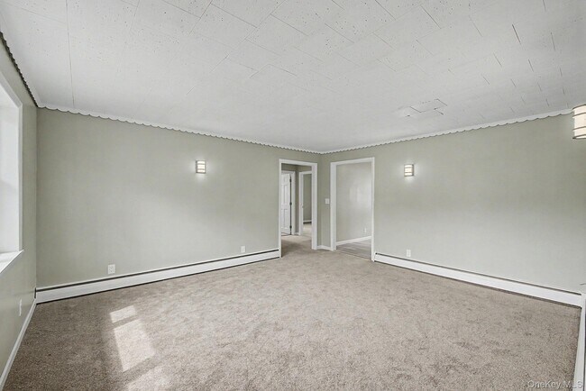 Building Photo - 2585 State Rte 55