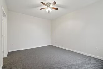 Building Photo - 1522-1532 W Girard Ave