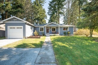 Building Photo - Charming Rambler in North Seattle!