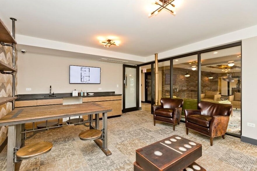 Building Photo - 5510 N Sheridan Rd