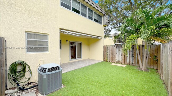 Building Photo - 8483 SW 137th Ave
