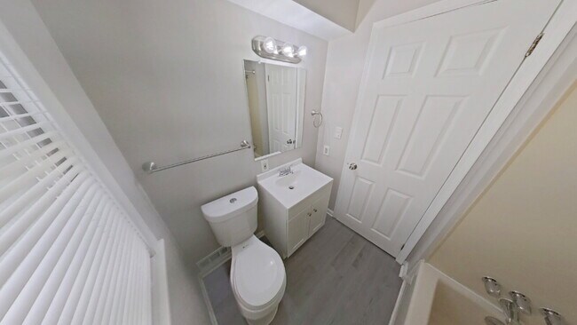 Building Photo - "3-Bedroom Home in Roseville - Spacious 1294 Sq Ft Comfort!"