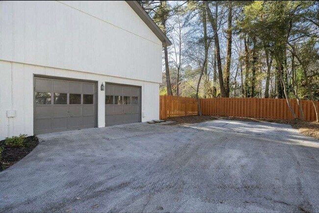 Building Photo - 673 Fairfield Drive