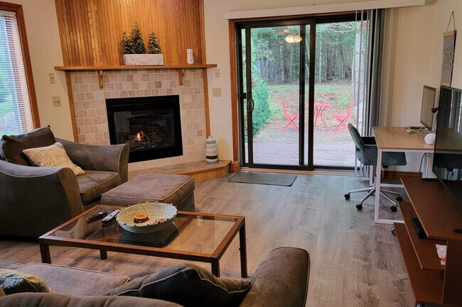 Building Photo - 140 Paquette Cir