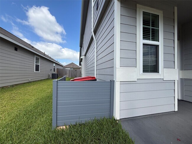 Building Photo - 13820 Goldeye Dr