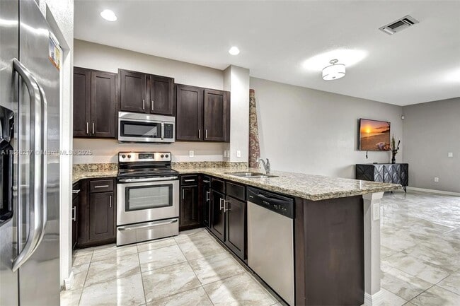 Building Photo - 1119 Vermilion Dr