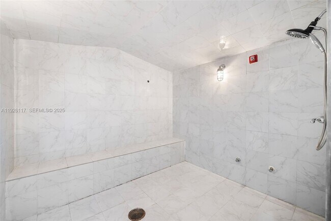 Building Photo - 665 NE 25th St