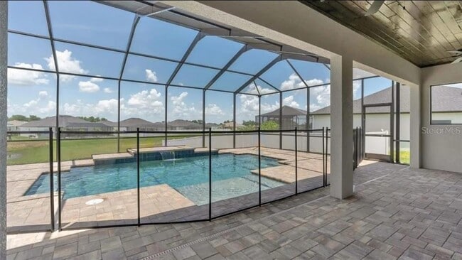 Building Photo - 6980 Bentridge Dr