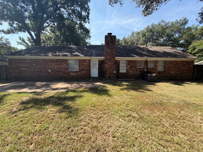 Building Photo - Charming 3BR/1.5BA Bartlett Area Home | Brick Fireplace, Tile Kitchen & Fenced Yard