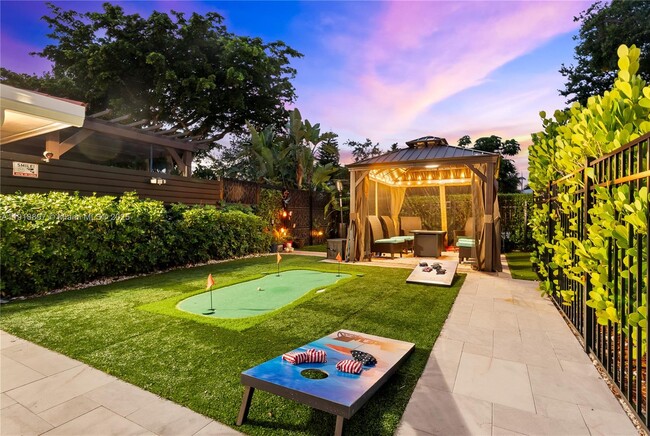 Building Photo - 2600 NE 15th St