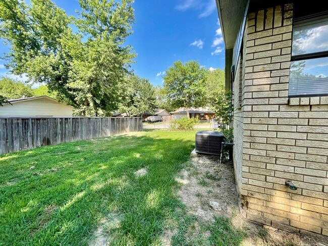 Building Photo - Updated 4 Bedroom Home