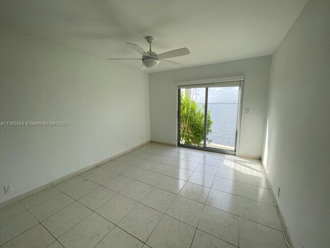 Building Photo - 1541 Brickell Ave