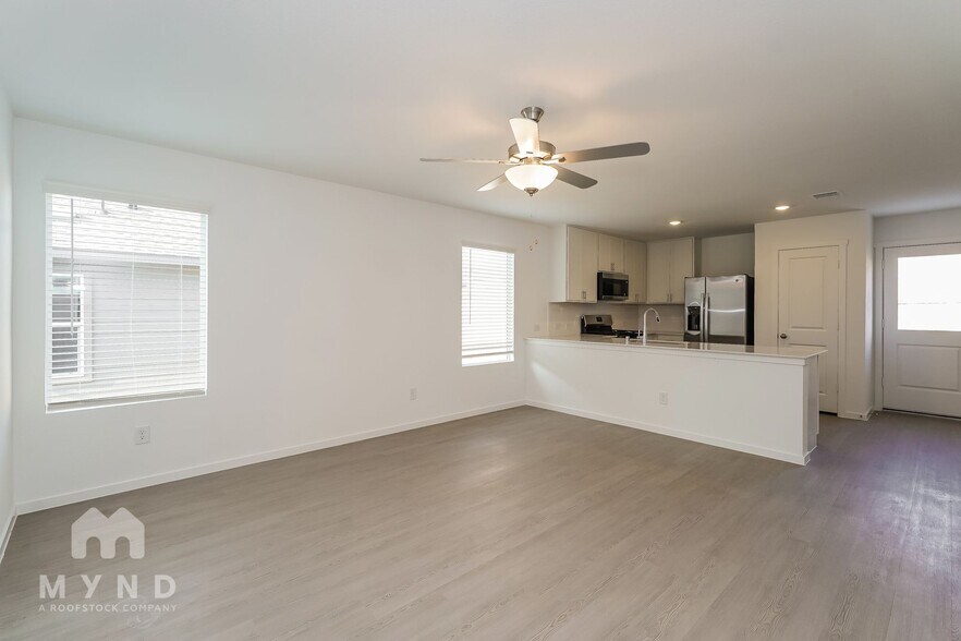 Building Photo - 2728 River Knl Ln