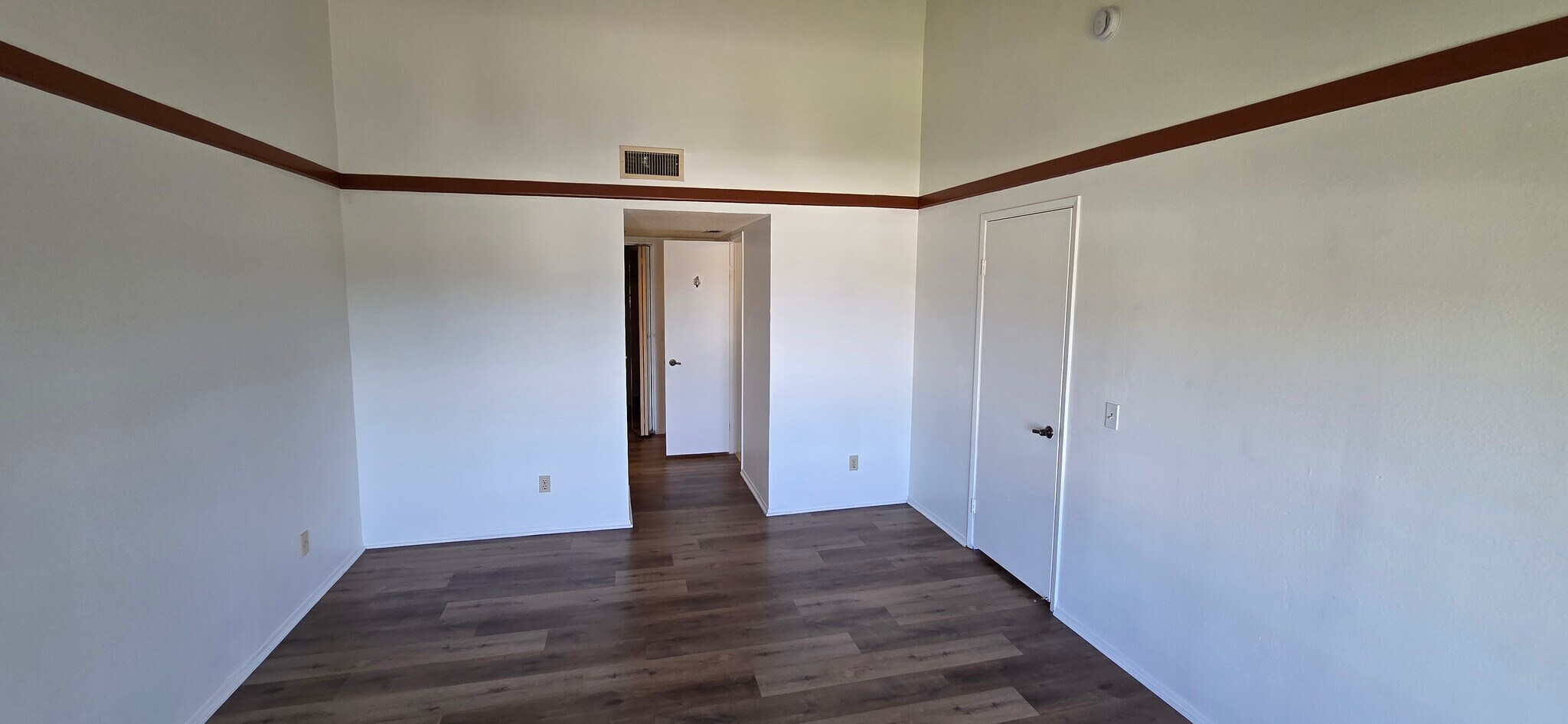 Building Photo - 376 Center St