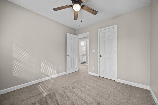 Building Photo - 3 Bedroom Duplex in Lillington