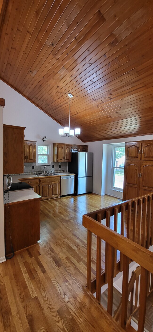 Building Photo - 724 Colleen Dr