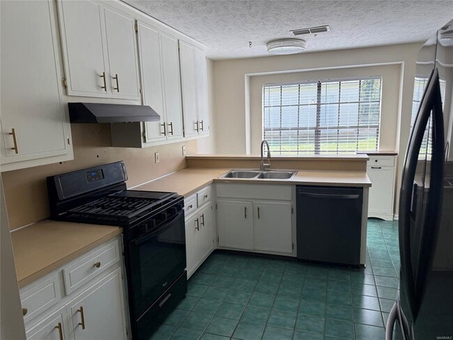 Building Photo - 215 Gardner Rd