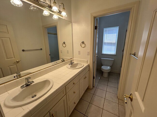 Building Photo - Great location! Beautiful 3 Bedroom Home