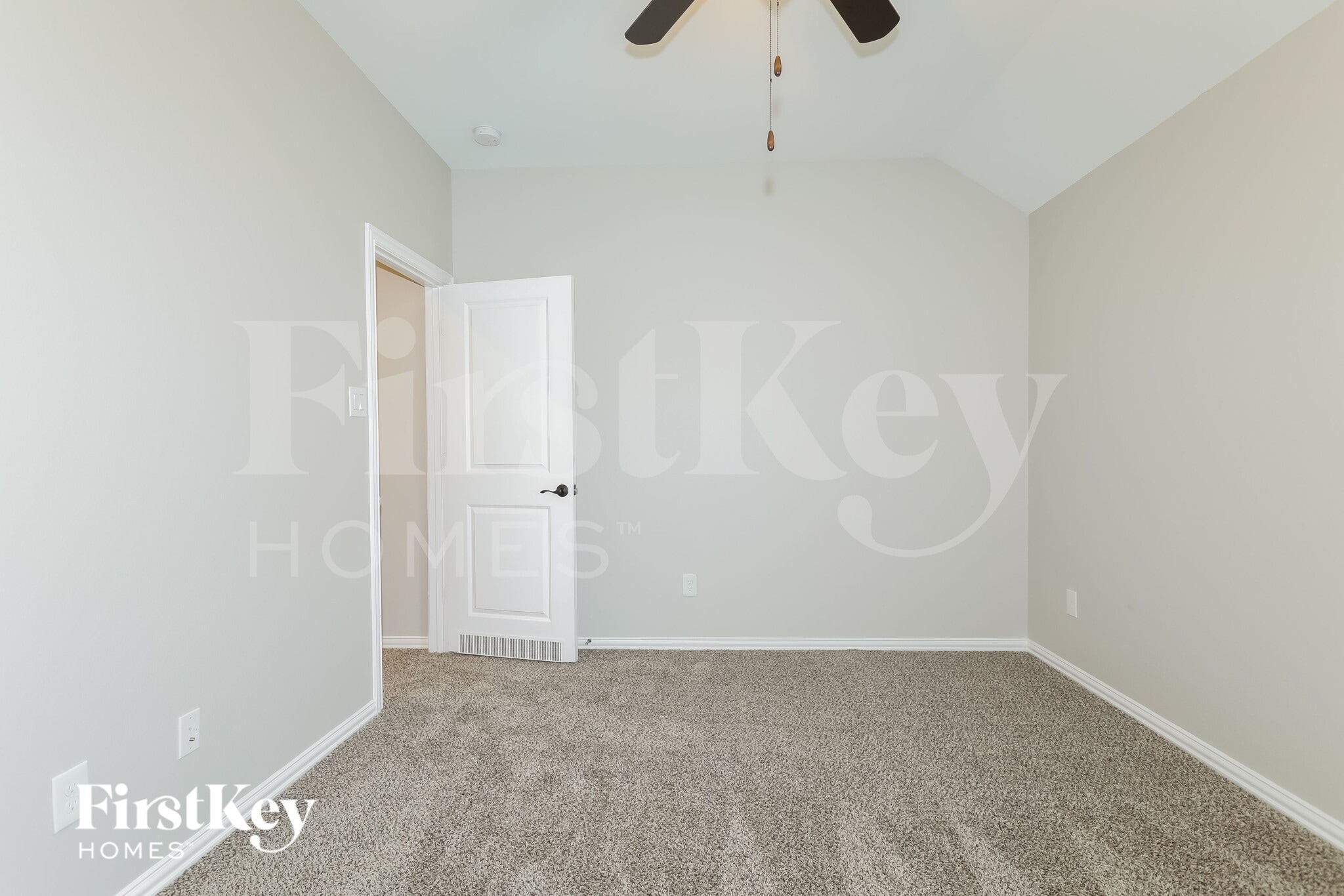 Building Photo - 119 Del Carmen Dr