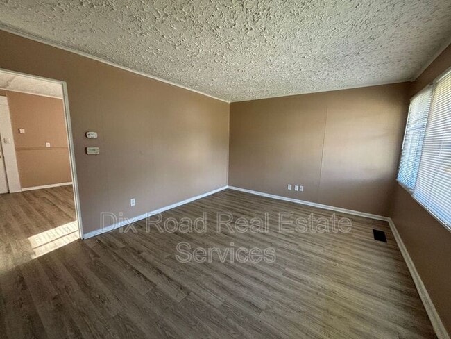 Building Photo - 4910 Porterfield Dr