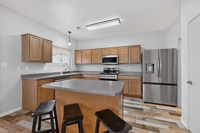 Building Photo - 624 Torretta Dr SW