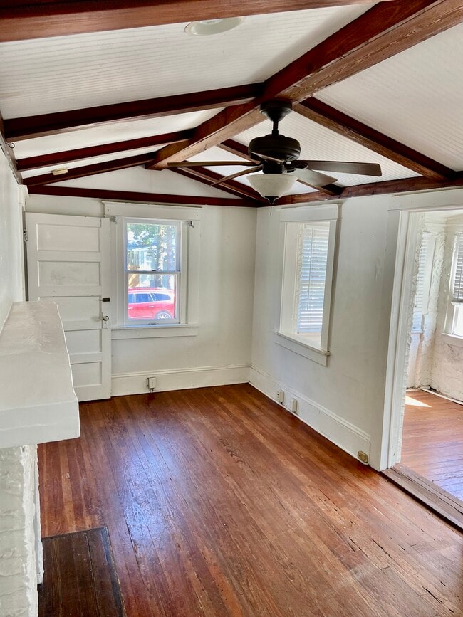 Building Photo - 16 Estey St