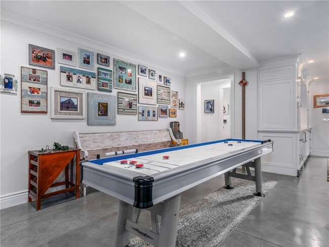 Building Photo - 3403 Laurel Ave