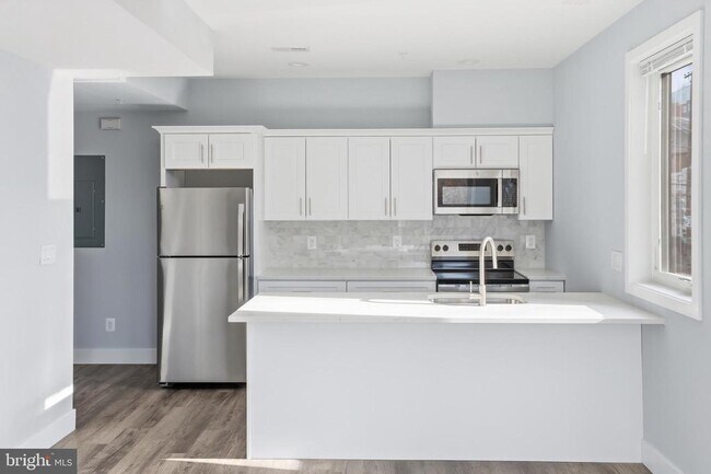 Building Photo - 2600 4th St NE