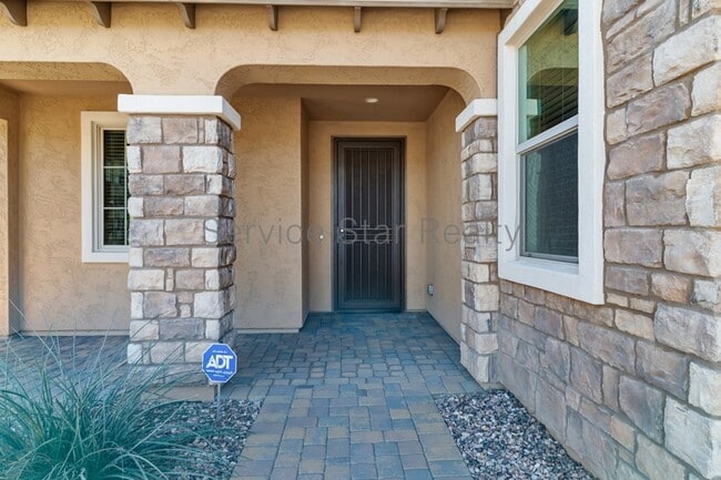 Building Photo - 14479 W Desert Flower Dr